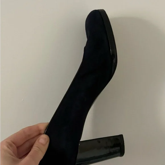 Stuart Weitzman Dark Blue Suede Pumps, size 8.5 - Picture 5 of 7